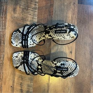 Black white snake pattern heeled sandals 9M